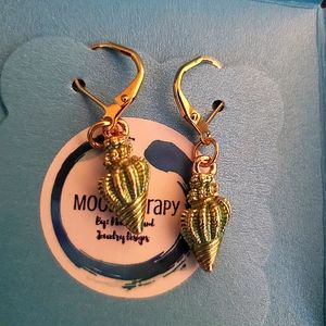 🛑NWT Sea Green Seashell Dangle Earrings Size 1"+